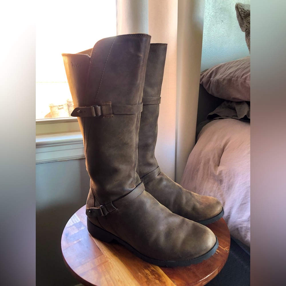 Teva Brown Waterproof Leather Boots - size 9.5